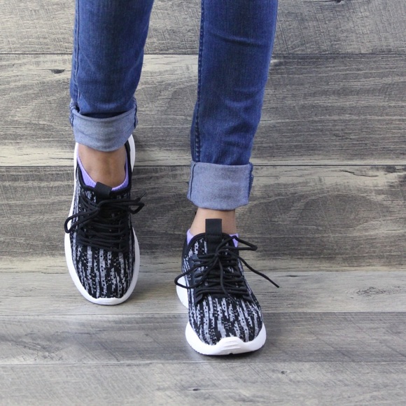 New Stylish Black Sneakers 👟 - Picture 3 of 8